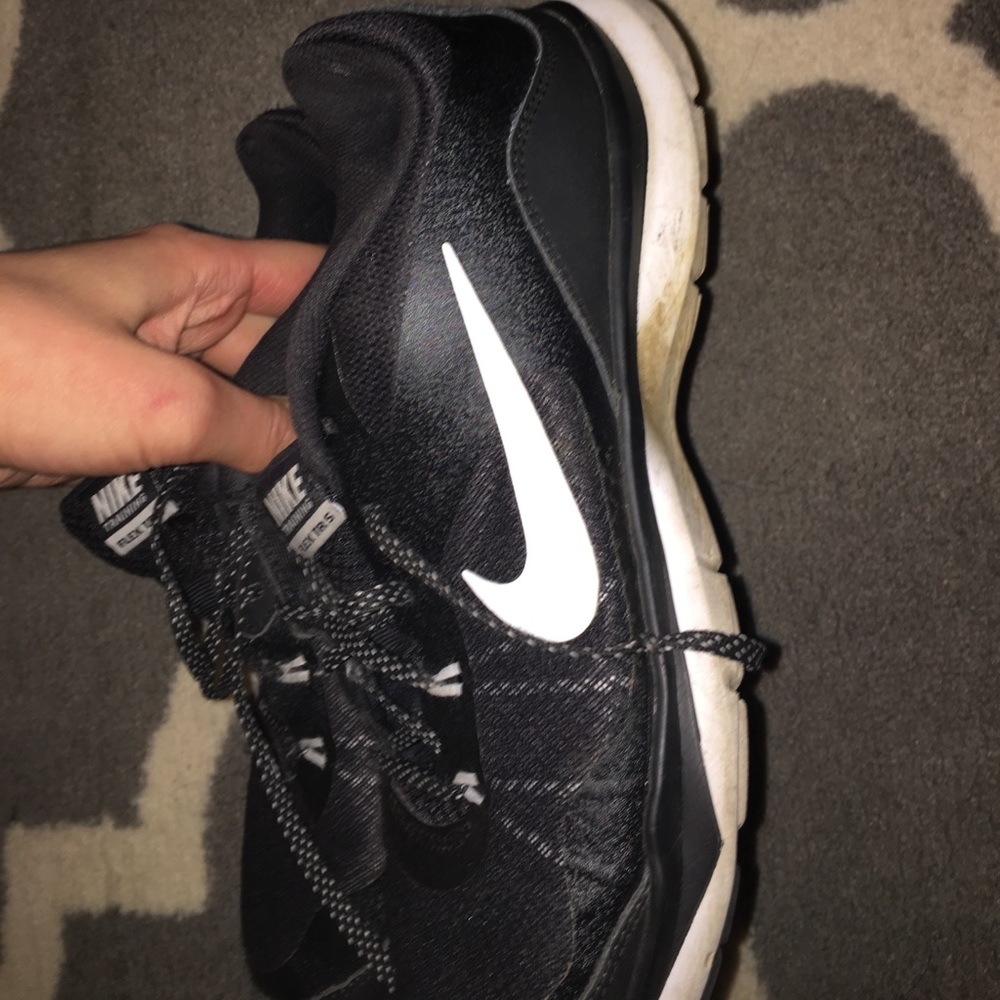 NIKE SNEAKERS